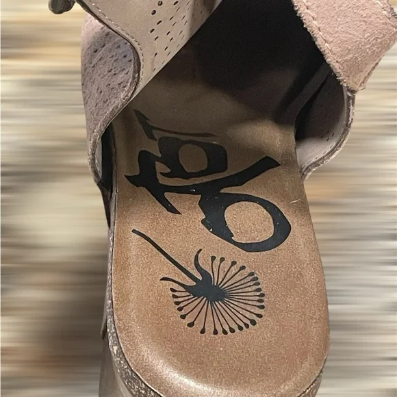 OTBT Taupe Wedge Sandal - Picture 6 of 9